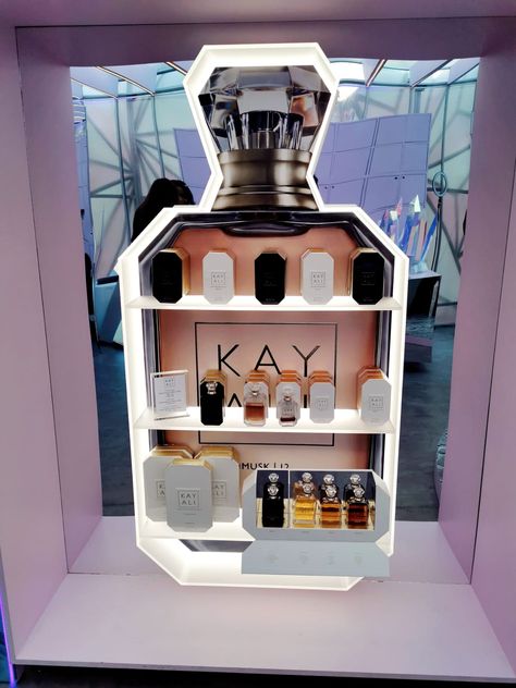 The Huda Beauty Pop Up Event experience - Vanity Owl Kayali Perfume, Huda Beauty Products, Mona Kattan, Launch Event Ideas, Perfume Stand, Drawing Furniture, Retail Store Interior Design, Retail Space Design, Perfume Display