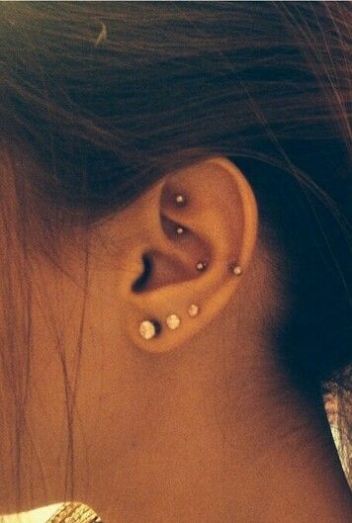 Unique Piercings, Ear Peircings, Snug Piercing, Cool Ear Piercings, Cute Ear Piercings, Cute Piercings, Piercings Unique, Tragus Piercing, Lobe Piercing