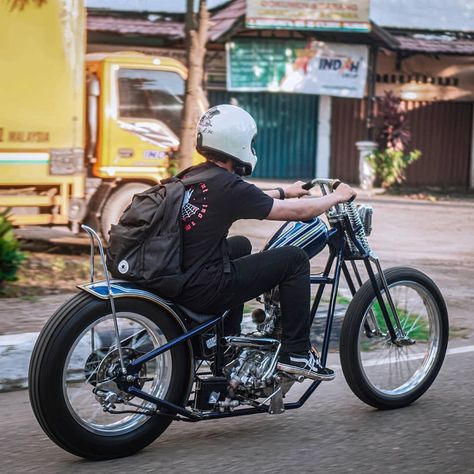 Indonesian Chopper Enthusiast’s Instagram photo: “Support Indonesian Chopper community. Use #choppergangs tag @choppergangs . . -Reposted from @budisstwn Chopper to campus ⚡ #chopper…”