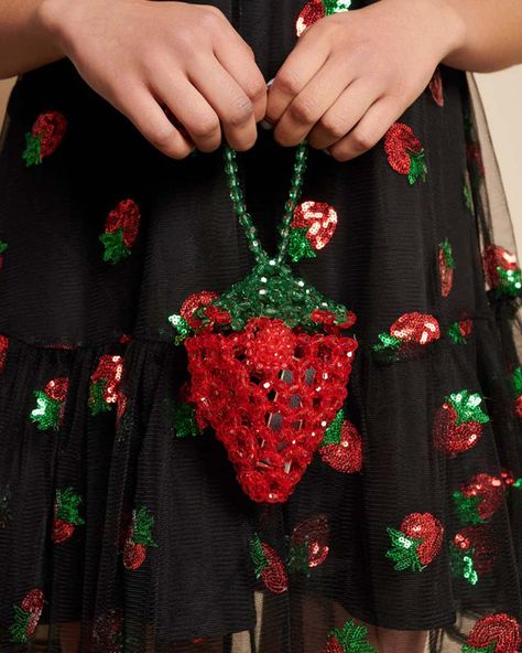 Strawberry Bead Bag – ban.do Cheap Red Beaded Bags, Bead Bag, Beads Candy, Royalty Aesthetic, Pearls Diy, Lipstick Bag, Bead Charms Diy, Beaded Necklace Diy, Green Beads