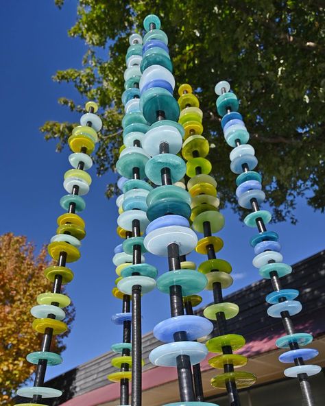 Nature Display, Garden Totems, Deck Installation, Garden Grove, Glass Flower Vases, Garden Art Sculptures Diy, Garden Artwork, Garden Art Projects, Garden Art Crafts