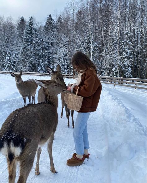 Cold Girl, Christmas Dreaming, Winter Princess, Girl Vibe, Xmas Wallpaper, Christmas Collage, Snow Trip, Skandinavian Fashion, Winter Inspo