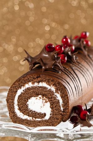 Gluten Free Yule Log, Chocolate Yule Log Recipe, Yule Log Cake Recipe, Classic Holiday Desserts, Yule Log Recipe, Christmas Yule Log, Chocolate Yule Log, Funnel Cake Recipe, Yule Log Cake