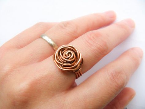 Handmade Jewelry Diy Bracelets, Wire Rose, Diy Ring, Wire Wrapping Diy, Ring Tutorial, Jewelry Diy Bracelets, Rose Ring, Diy Rings, Handmade Jewelry Gift