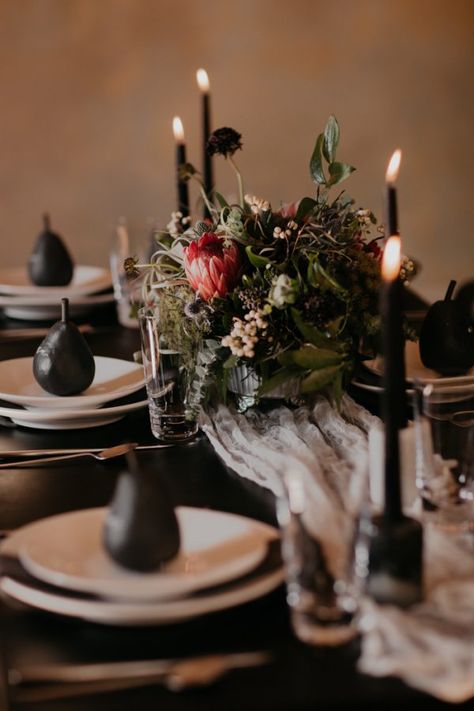 Moody Tablescape, Herb Centerpieces, Weddings Decorations Elegant Romantic, Halloween Bridal Showers, Tafel Decor, Dark Wedding, Moody Wedding, Winter Wedding Inspiration, Wedding Winter