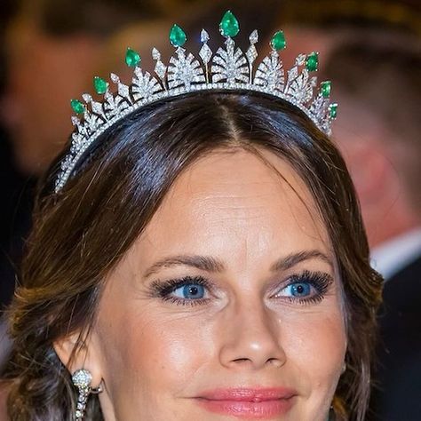 Swedish royals on Instagram: "Yesterday evening, Princess Sofia and Prince Carl Philip attended the Nobel Prize banquet at Stockholm Concert Hall in Stockholm, Sweden. 🖤 The Princess was wearing a black gown from Andiata and her wedding tiara with emeralds. ✨ 📸: Swedish Press Agency (1, 3 5, 9-10), Patrick C Österberg (4, 6-8) and TT (2) #PrincessSofia#PrinsessanSofia #PrinceCarlPhilip#PrinsCarlPhilip #NobelPrize#NobelPrize2023 #SwedishRoyals#SwedishRoyalFamily" Princess Sofia Of Sweden, Prince Carl Philip, Swedish Royals, Princess Sofia, Royal Jewels, Nobel Prize, Stockholm Sweden, Black Gown, Wedding Tiara