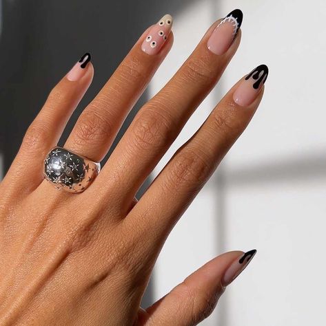 Fall Gel Nail Ideas, Gel Nail Ideas, Easy Nail Designs Summer, Chrome French, Black Halloween Nails, Retro Nails, Art Deco Nails, Matte Black Nails, Spring Nail Trends