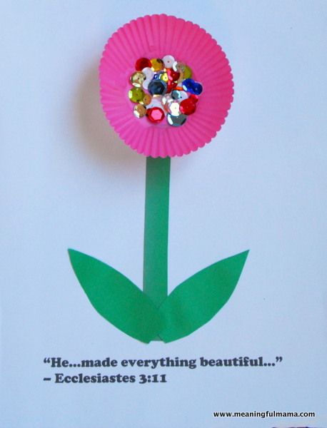 Cupcake Liner Flowers - Awana Cubbies Bear Hug #3 Craft - Meaningfulmama.com Awana Crafts, Awana Cubbies, Cupcake Liner Crafts, Cupcake Liner Flowers, K Crafts, Spring Preschool, Spring Crafts For Kids, Church Crafts, Sunday School Crafts