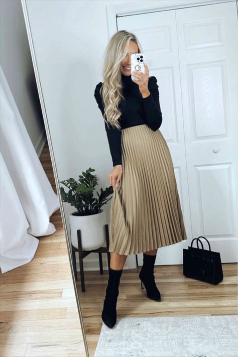 Sock Booties Outfit, Long Skirt With Boots, Booties With Skirt, Black Sock Booties, Skirt Boots Outfit, Black Pleated Skirt Outfit, Pleated Skirt Black, Womens Skirt Outfits, Outfit For Work