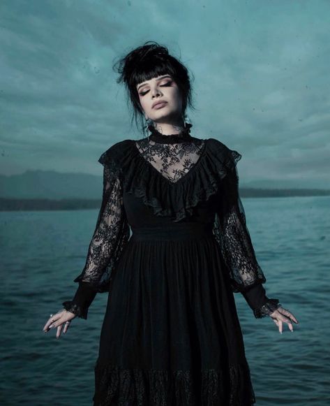 The DAHLIA DRESS in black: Victorian mourning wear reimagined with all the modern comfort and practicality you need—oh, and did we mention the big pockets?! 🪦🥀 #blackwoodcastle #victorianmourning #gothicfashion #gothicandbeautiful #gothicstyle #gothicaesthetic #gothicbeauty #dresseswithpockets Plus Size Victorian, Ghost Shoot, Victorian Outfit, Dahlia Dress, Gothic Aesthetic, Big Pockets, Gothic Beauty, Gothic Fashion, Dahlia