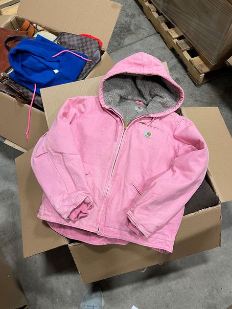 Pink Carhart Jacket, Pink Carhartt Jacket Outfit, Pink Carhartt Jacket, Vintage Bucket Hat, Pink Carhartt, Vintage Bucket, Carhartt Jacket, Vintage Tommy Hilfiger, Streetwear Fashion Women