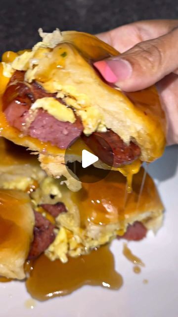 Rachel B Taylor on Instagram: "Throwing it back for you guys 😋😋😋😋

Sausage, egg, and cheese Breakfast Sandwich 
These were so good! 

#breakfast 
#breakfastsandwich 
#flavor
#taste
#cheesy
#IGfood
#Breakfastsausage
#HawaiianRolls 
#breakfastrolls" Easy Healthy Breakfast Sandwich, Healthy Breakfast Sandwich, Breakfast Sandwich Recipes, Good Breakfast, Cheese Breakfast, Breakfast Rolls, Egg And Cheese, Throwing It Back, Egg Sandwiches