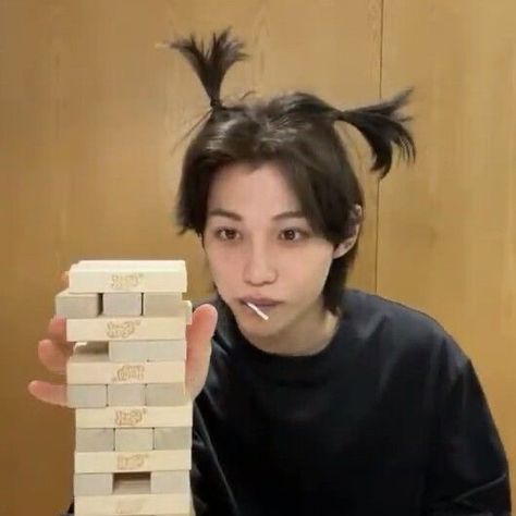 Black Hair Felix Stray Kids, Felix Wolfcut, Felix Natural Hair, Lee Felix Black Hair, Felix Stray Kids Black Hair, Felix Short Hair, Felix Pigtails, Felix Brown Hair, Felix No Makeup