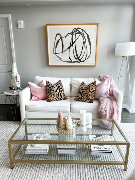 Minimalist Girly Apartment, Small Living Room Ideas Aesthetic, Apartment Theme Ideas, Girly Living Room Ideas Apartments, Neutral Living Room With Pop Of Color, Living Room Ideas Apartment Small, Bama Dorm, Small Living Room Ideas Apartment Cozy, Girly Living Room Ideas