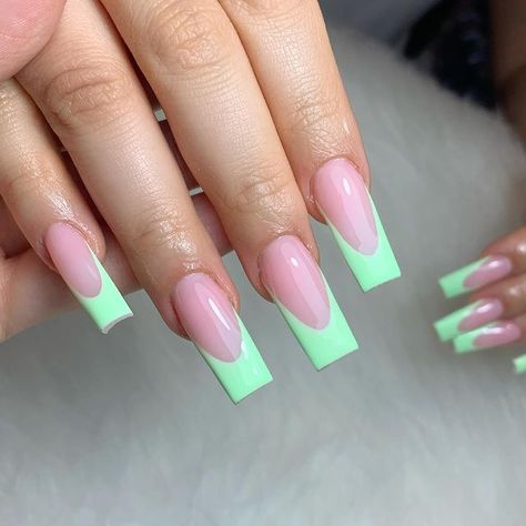 Cute Acrylic Nails French, Cute Acrylic Nails French Tip, Dark Green Manicure, Green Manicure Ideas, Tip Nail Designs, French Tip Nail Designs, French Tip Acrylic Nails, Cute Acrylic Nail Designs, Simple Acrylic Nails