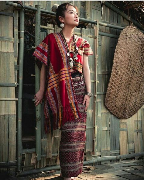 @hannah_zuali 📷@danny.l.murray  #northeastyle #stayfashionablytraditional#arunachalpradesh #mizoram Chakma Traditional Dress, Mizoram Traditional Dress, Northeast Fashion, Cultural Exhibition, India Traditional Dress, Tribe Fashion, Traditional Attires, Northeast India, Thai Silk