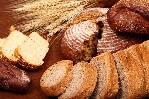 7 kinds of Russian bread you’ll want to bite the crust off of - Russia Beyond Russian Bread Recipes, Russian Bread, Black Russian Rye Bread Recipe, Russian Sweet Bread, Black Russian Bread, Russian Stuffed Bread, Russian Black Bread Recipe, Bread Man, Different Types Of Bread