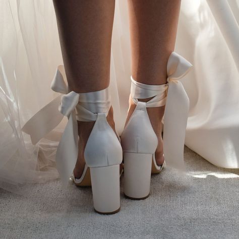 Block Heels Wedding, Heels Pearl, Ribbon Heels, Satin Wedding Shoes, White Block Heels, Heels Comfortable, Bow High Heels, Heels Wedding, White High Heels