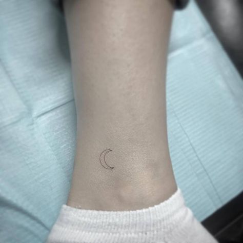 Moon Tattoo Ankle, Half Moon Tattoo, Line Art Tattoo, Tattoo Ankle, Small Moon Tattoos, 12 Tattoos, Tattoo Moon, Ankle Tattoos For Women, Crescent Moon Tattoo