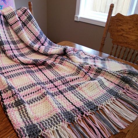 Pink & Grey Plaid Throw - Free Pattern Crochet Blanket Grey, Bobble Stitch Crochet Blanket, Bobble Stitch Crochet, Crochet Pattern Tutorial, Plaid Crochet, Crochet Shoes Pattern, Baby Crochet Patterns Free, Crochet For Beginners Blanket, Tartan Blanket