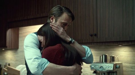 Cleolinda recaps Hannibal 1x09: "Trou Normand"- I may have laughed too hard at Hannibal's dissertation "Sometimes the Humans Do Nice Things Because Reasons: A Qualitative Study." (& cannibal huggings) Hannibal Hugging Abigail, Hannibal And Abigail, Age Gap Aesthetic, Hannibal Abigail, Abigail Hobbs, Spy Movie, Nbc Hannibal, Will Graham, My Kind Of Love