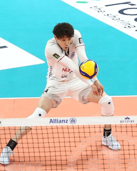 Starboy Style, Ishikawa Yuki, Volleyball Photography, Yuki Ishikawa, Volleyball Poses, Mens Volleyball, Pretty Knives, Volley Ball, Ishikawa