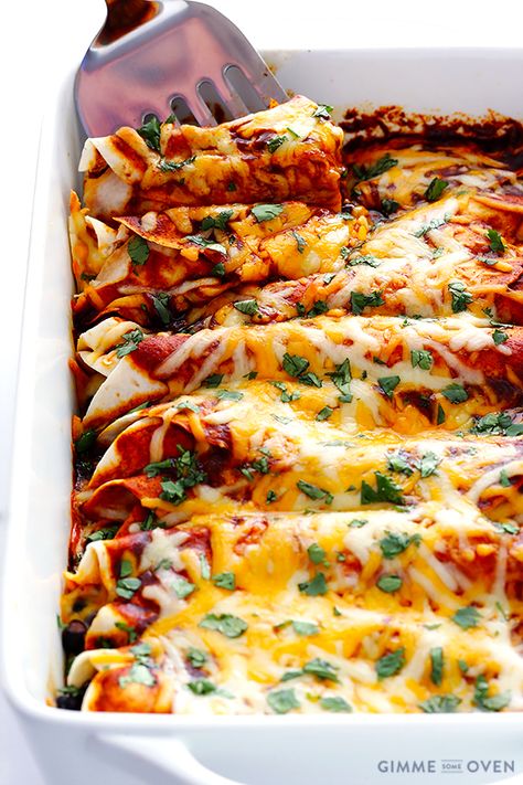 Seriously The BEST Chicken Enchiladas Ever! | gimmesomeoven.com Best Chicken Enchiladas Ever, The Best Chicken Enchiladas, Best Chicken Enchiladas, Mexikansk Mat, Homemade Enchilada Sauce, Homemade Enchiladas, Chicken Enchilada Recipe, Enchilada Recipes, Best Chicken