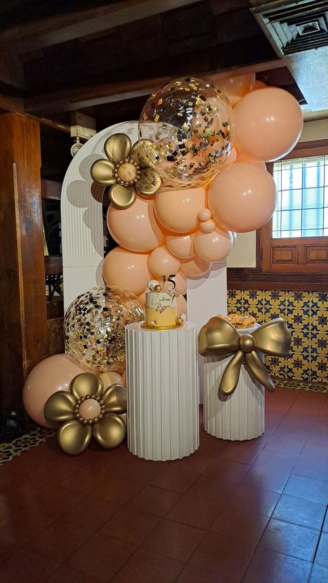 Balloon Birthday Themes, Gold Birthday Party Decorations, Party Balloons Diy, Diy Balloon Decorations, Birthday Party Theme Decorations, Gold Birthday Party, Xmas Deco, Diy Birthday Decorations