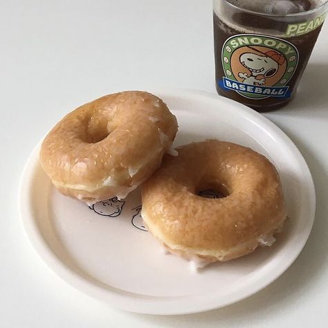 Korean Donut Aesthetic, Korean Donut, Donut Aesthetic, Donuts Aesthetic, Donut Pictures, Korean Sweets, Minimalist Food, Aesthetic Korean, Cute Food Art