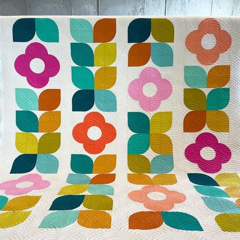 Olive Blossom, Blossom Quilt, Drunkards Path Quilt, Quilts Modern, Block Quilts, Modern Quilting, Garden Quilt, Olive Garden, December 4