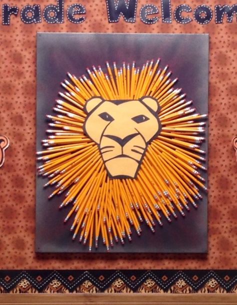 Back to school bulletin board idea. Lion head made from pencils. #Barron Bigcats Wolf Bulletin Board Ideas, Africa Bulletin Board Ideas, Narnia Display, Jungle Classroom, Jungle Crafts, Lion King Theme, Jungle Theme Classroom, Art Bulletin Boards, Safari Photo