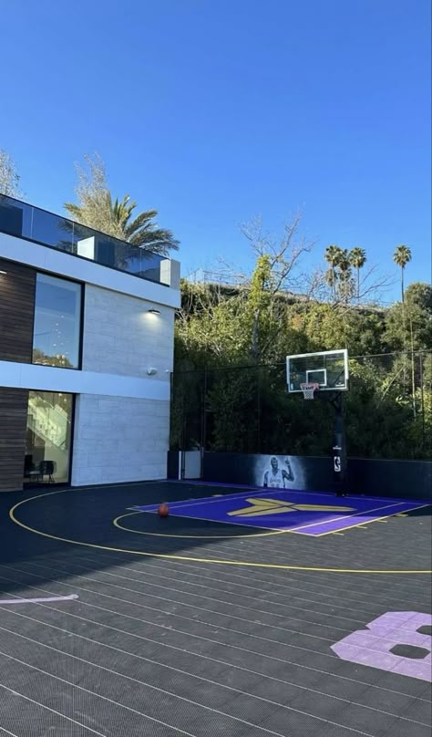 Home Basketball Court, David Dobrik, Dream Life House, Dream Apartment Decor, Dream House Rooms, Mansions Luxury, Home Building Design, Luxury Homes Dream Houses, Dream Apartment