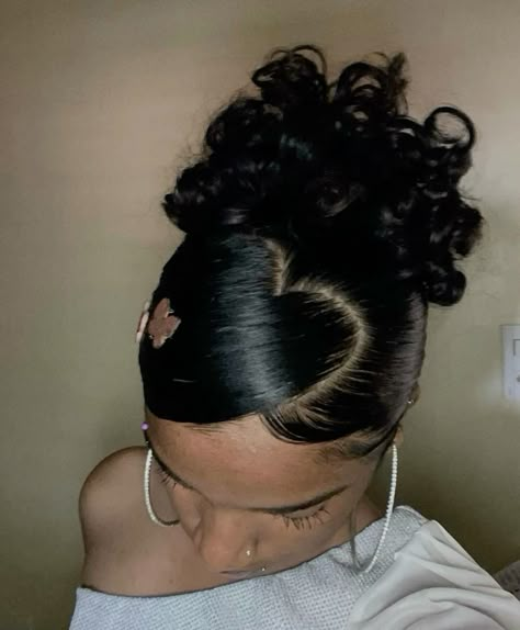 hair hairstyle inspo ideas heart school curly hair Hairstyles Heart, Quick Curly Hairstyles, Curly Hair Inspo, Mixed Curly Hair, Hair Inspiration Long, Quick Natural Hair Styles, Cute Curly Hairstyles, Curls Hairstyles, School Hair