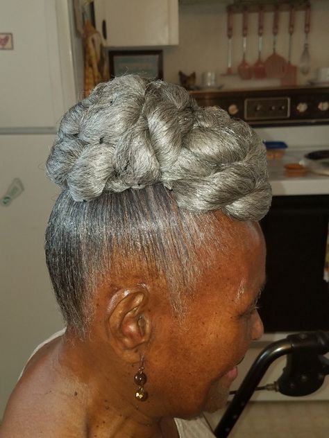 Very elegant and chic. Gogo Hairstyles, Black Grandma Hairstyles, Grandma Hairstyles, Sista Locks, Grey Braids, Grey Hair Weave, Grey Hair Braids, Hairstyles For Seniors, Braided Buns