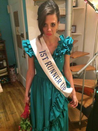 25 Cheap (But Still Cool) Halloween Costume Ideas maybe 1st runner up and sore loser Pageant Costumes Halloween, Pageant Queen Costume, Pageant Halloween Costume, Funny Prom, Queen Halloween Costumes, Creative Halloween Costumes Diy, Pageant Queen, Pageant Costumes, Up Halloween Costumes