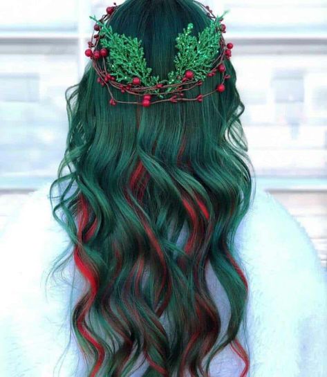 Christmas Colored Hair, Red Hair With Green Highlights, Holiday Hair Color, Christmas Hair Color Ideas, Christmas Hair Color, Halloweenský Makeup, Vivid Hair, Winter Hair Color Ideas, Vivid Hair Color