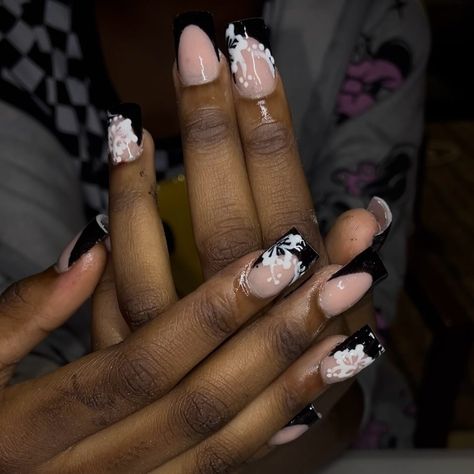 Chic black french tips with floral accents. Loving this classic look! 🖤🌸 • • • • • #NailArt #FrenchTips #FloralNails #blacknails #classynails #elegentnails #beginnernailtech #beginnernails #shorties #shortnails #simplenails #cutenails #nailinspo #nailsoftheday #nailtech #acrylic #acrylicnails #naildesign #puyallupnailtech #grahamnailtech #carmenzclawz #hibiscus #hibiscusnailart Hibiscus Nail Art, Black French Tips, Black French, French Tips, Classy Nails, Floral Nails, Black Nails, Nail Tech, Simple Nails