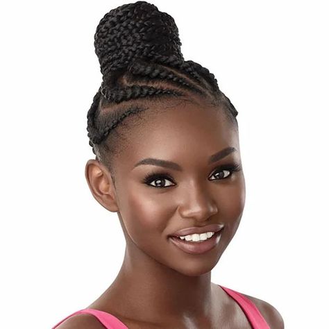 Combinez tresse et chignon très simplement avec ce postiche chignon tressé. Les nattes sont directement montées en chignon haut. Effet bluffant et pose ultra rapide sur cheveux pré nattés en tresses collées avec les épingles à cheveux fournies dans le paquet. Facile à poser Léger Cheveux synthétiques de qualité Rendu naturel Postiche présenté en 1B également proposé en modèle de postiche chignon plus haut : Outre Hair, Chignon Bun, Natural Braids, Braided Bun, Afro Hairstyles, Black Women, Braids, France, Hair Styles