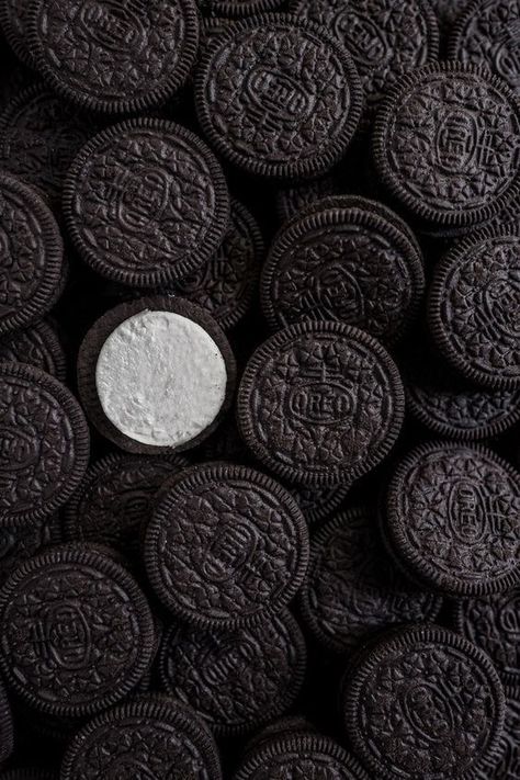 Contrast Photography, Photography Ideas At Home, Food Texture, Black Food, Food Photography Tips, Texture Photography, Oreo Cookie, Food Wallpaper, Principles Of Design