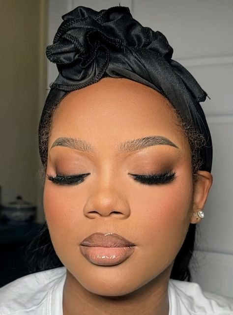 Natural African American Makeup, Wedding Guest Makeup Brown Skin, Soft Glam No Eyeshadow, Natural Shadow Makeup, Smokey Soft Glam, Black Bridesmaids Makeup, Soft Glam Graduation Makeup, Hooded Eye Makeup Black Women, Baddie Prom Makeup