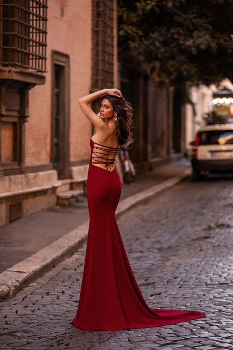 alamourthelabe--halina-wine-red--Vika Bronova- Vestidos Color Vino, Alamour The Label, Sophisticated Fashion, Dress Display, Poses Women, 파티 드레스, Long Red Dress, Fashion Influencer, Red Gowns