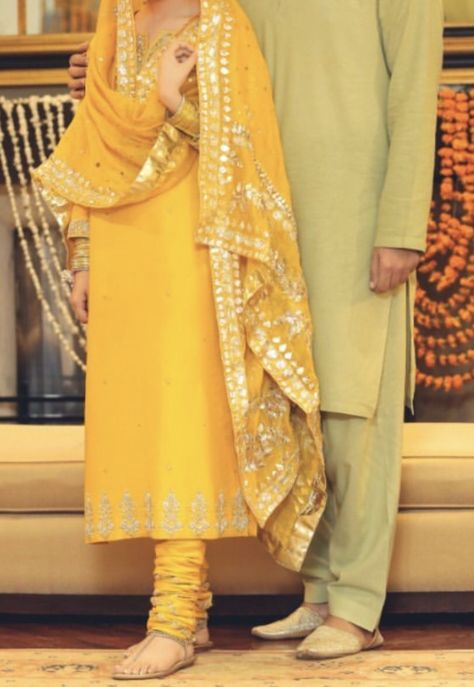 Haldi Ceremony Outfit Punjabi Suit, Mayoun Dress, Haldi Ceremony Outfit For Sister, Haldi Dress Ideas For Sisters, Haldi Dress Ideas, Linen Kurti, Mayon Dresses, Ceremony Outfit, Haldi Ceremony Outfit