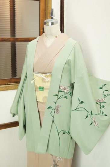 Pastel Kimono Green Kimono Aesthetic, Green Kimono Outfit, Pastel Kimono, Body Blankets, Kimono Outfit Japanese, Traditional Asian Dress, Japanese Traditional Clothing, Green Kimono, Beautiful Kimono