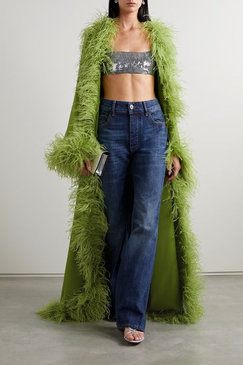 Valentino Garavani Feather Silk de Chine Robe Coat Fall Winter 2023 2024 Feathers Outfit Aesthetic, Eclectic Fashion Style Casual, Feather Kimono, Feather Outfit, Outfit Aesthetics, Madonna Photos, 20s Style, Feather Coat, Vibrant Outfits