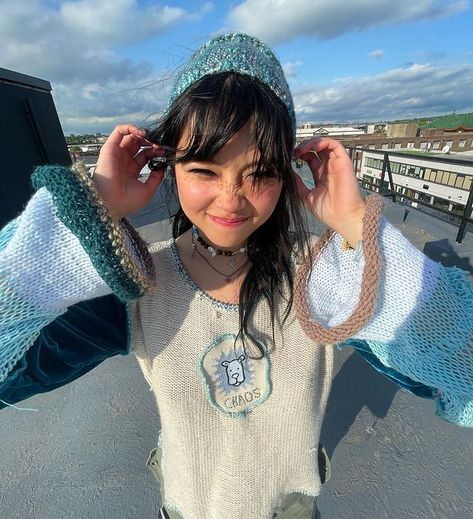 beabadoobee on Instagram: "how u finding the new singles?? they make me feel 🤍🧚🥀👸🏻🧜‍♀️🩻🍜🧸💒🧁🌪✨🍄🐈‍⬛ new songs soooooon :) it’s beatopia time babeyyyy" Beabadoobee Outfits, Fav Celebs, May 7, Aesthetic Hair, Girl Crush, Role Models, Celebrity Crush, Music Artists, Pretty People