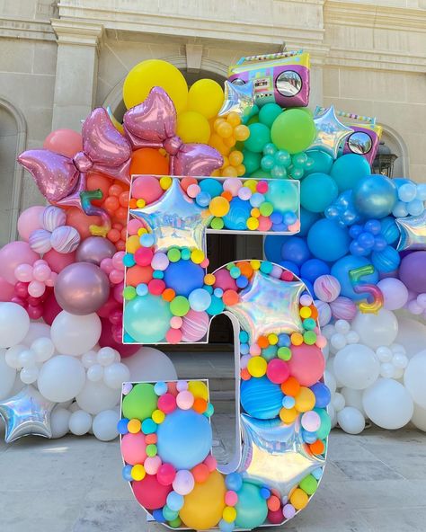 Jojo Siwa 🎀 🌈themed 5th birthday! 5ft balloon mosaic $425 #balloonmosaic #jojosiwaballoons #fifthbirthday | Instagram It Balloon, Balloon Mosaic, Number Balloons, Jojo Siwa, Pop It, 5th Birthday, Mosaic, Balloons, Rainbow