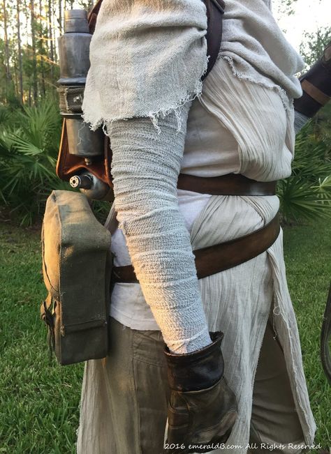 Rey Star Wars Costume, Arm Wraps, Rey Costume, Rey Cosplay, Star Wars Diy, Star Wars Trilogy, Wrapping Cloth, Rey Star Wars, Star Wars Costumes