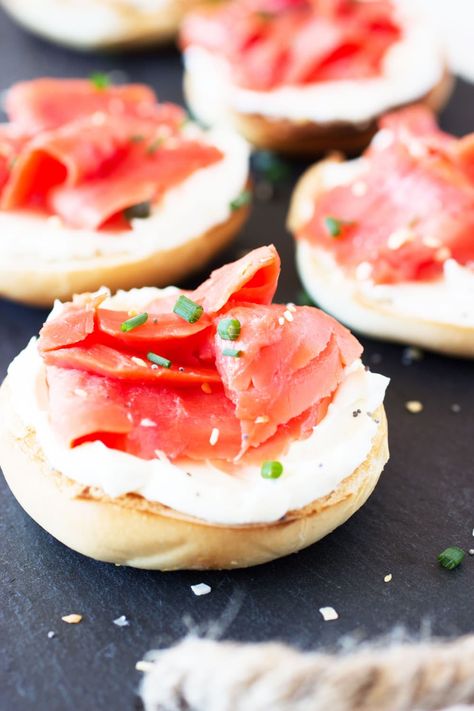 Lox Recipe, Eggless Breakfast, Lox And Bagels, Thanksgiving Breakfast, Mini Bagels, Open Faced Sandwich, Cold Lunches, Break Fast, Trip To New York