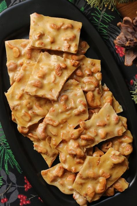 Best Amish Recipes, Candied Nuts Recipe, Cashew Brittle, Peach Dessert Recipes, Brittle Recipes, Silicone Baking Sheet, Visual Recipes, Peach Desserts, Christmas Candy Recipes