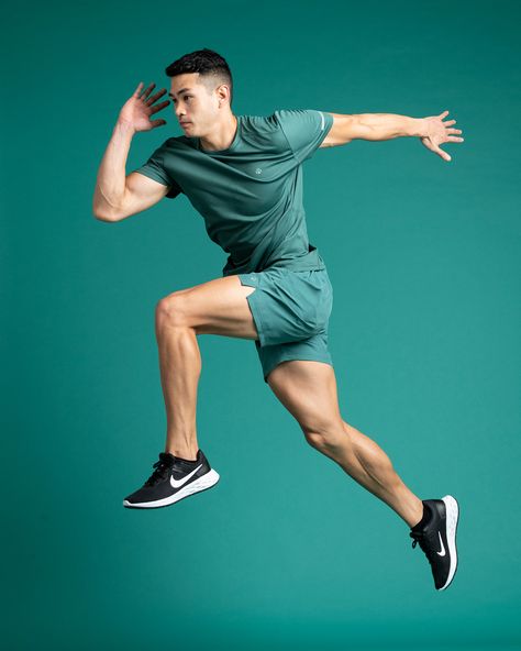 Fitness Photoshoot Poses, Male Fitness Photography, Fitness Editorial, Sport Photoshoot Ideas, Editing In Photoshop, Fitness Portrait, Running Pose, Gym Photoshoot, Running Photography